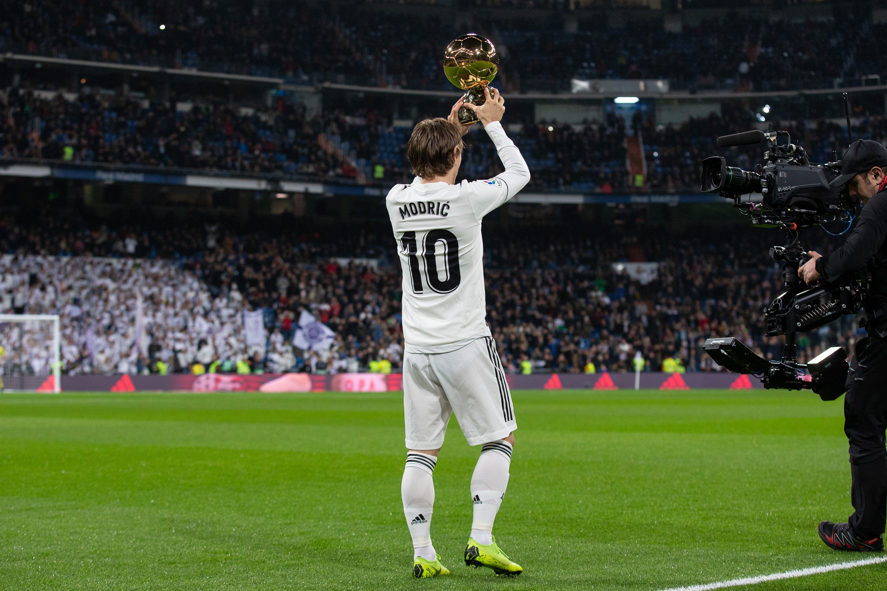 杨毅：杜兰特就去勇士拿了冠军后才被称为小王，不然就登威一级别